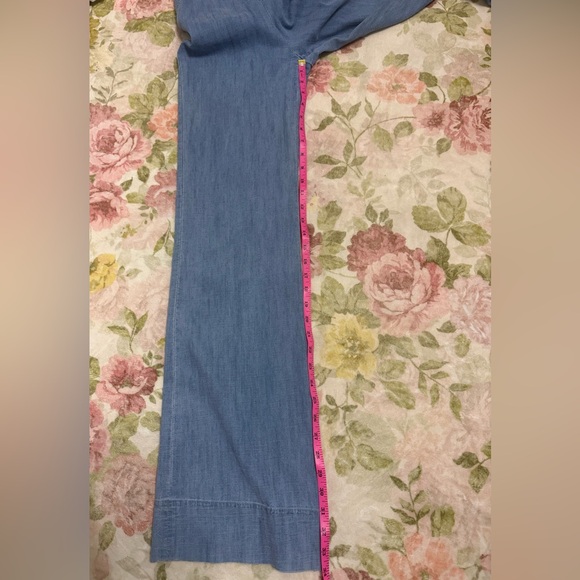 Alice + Olivia Linen Cristal Wide Leg Jumpsuit in Light Chambry - Picture 10 of 16